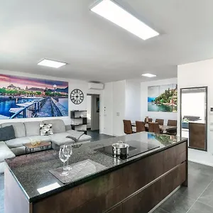 https://como-centro-by-myhomeincomo.it-lombardy.com